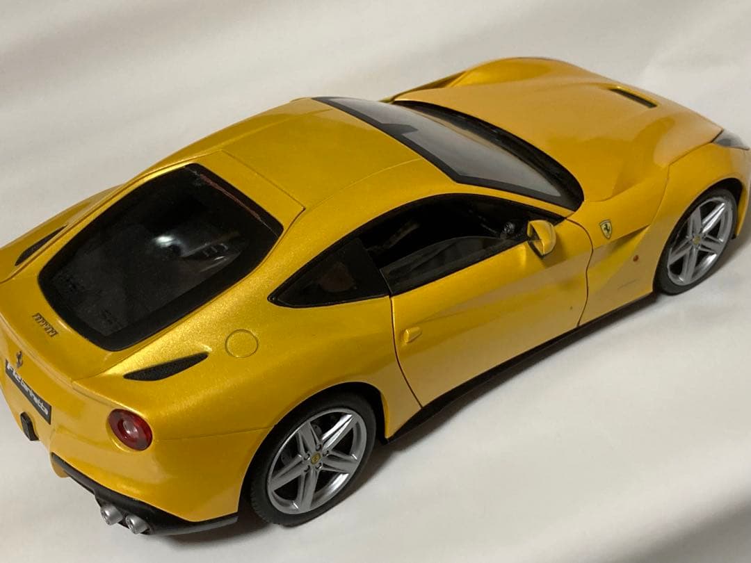 ホットウィールエリート .1/18フェラーリ F12ベルリネッタ イエロー