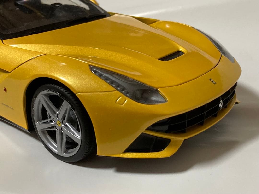 ホットウィールエリート .1/18フェラーリ F12ベルリネッタ イエロー