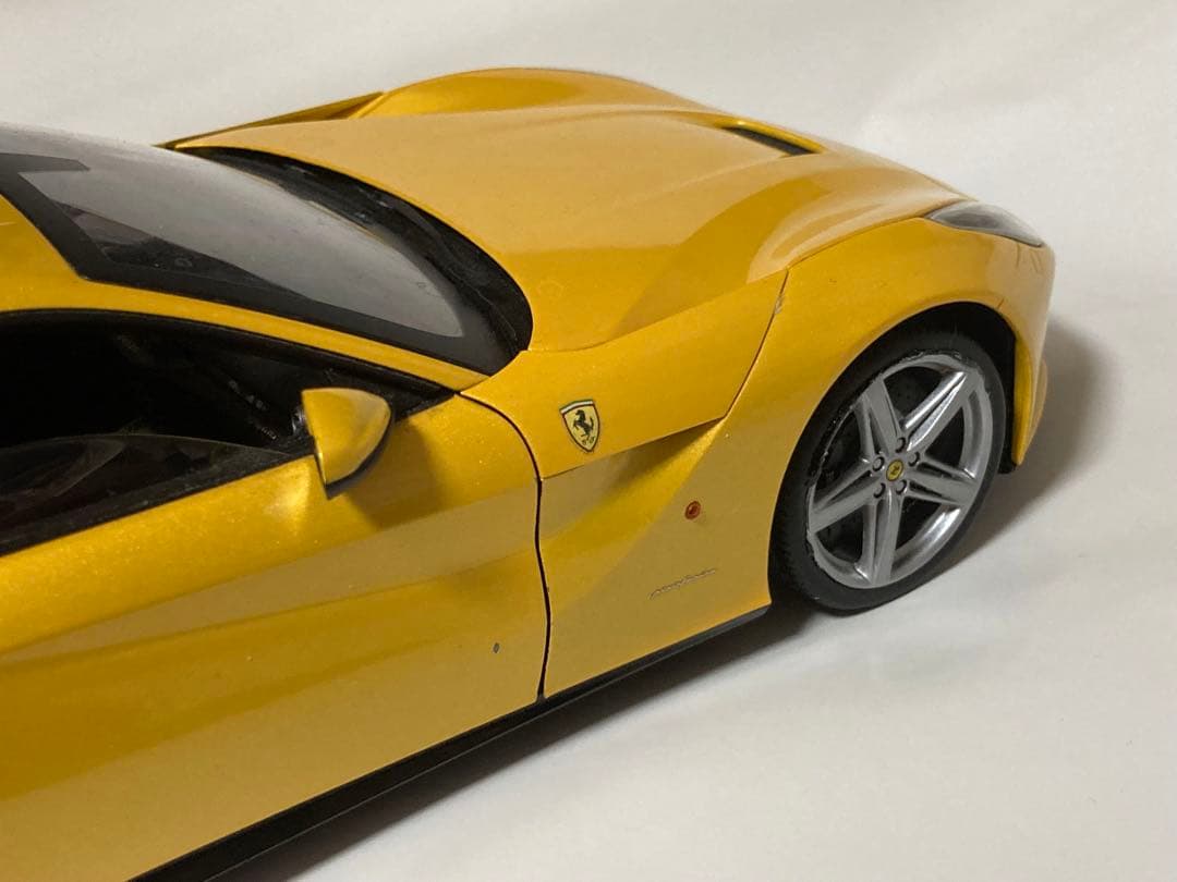 ホットウィールエリート .1/18フェラーリ F12ベルリネッタ イエロー