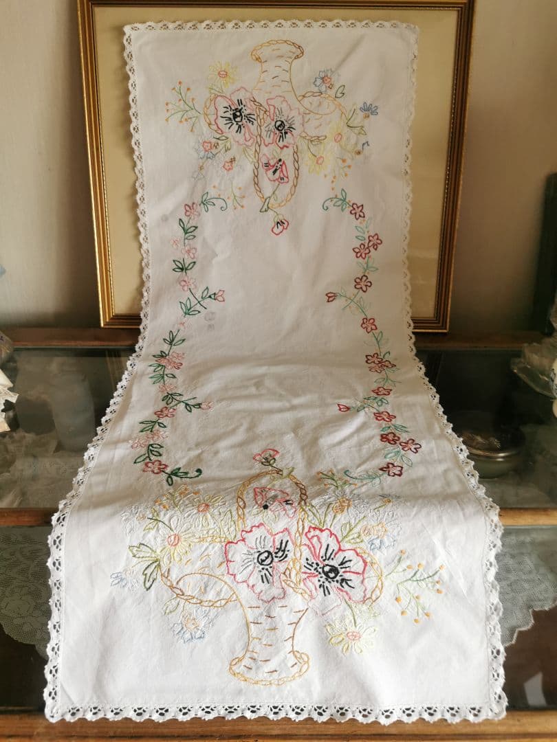 アンティークフランス 野の花の花籠 色糸刺繍 リネンクロス ロングランナー