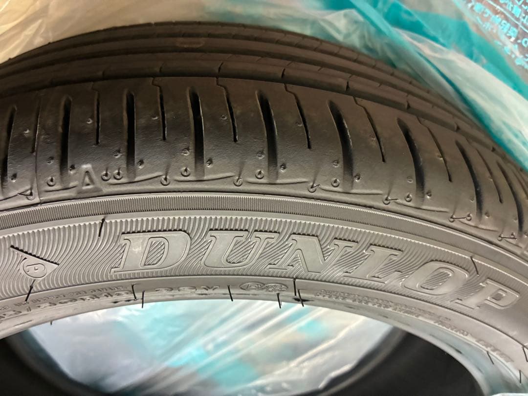 マ*サ様 タイヤ、ヤリスクロス新車購入時装着品。 購入後未使用ダンロップ215/