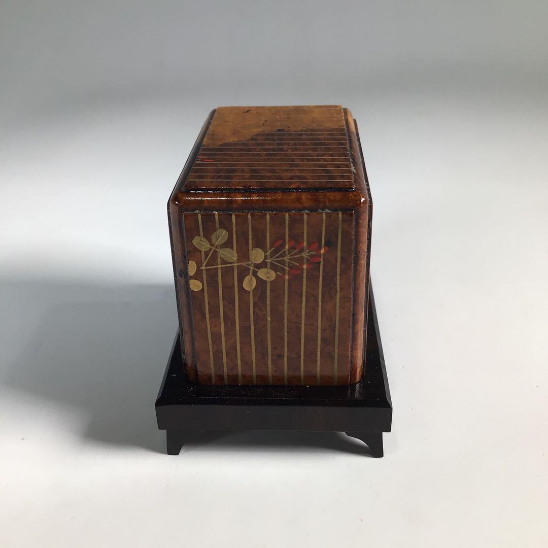 Ｎ１３９　香合　『蒔絵師　池端秀斉作』『鈴虫蒔絵』『虫籠香合』　共箱　茶道具