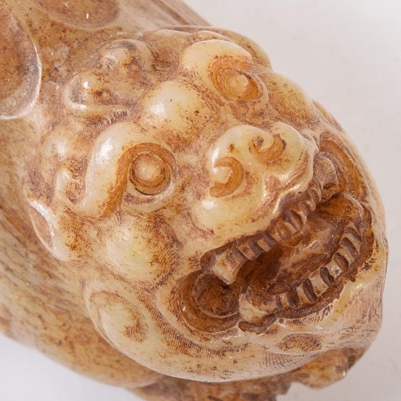 中国　玉石彫刻　獅子　神獣　根付　紙鎮　置物　C　7992E