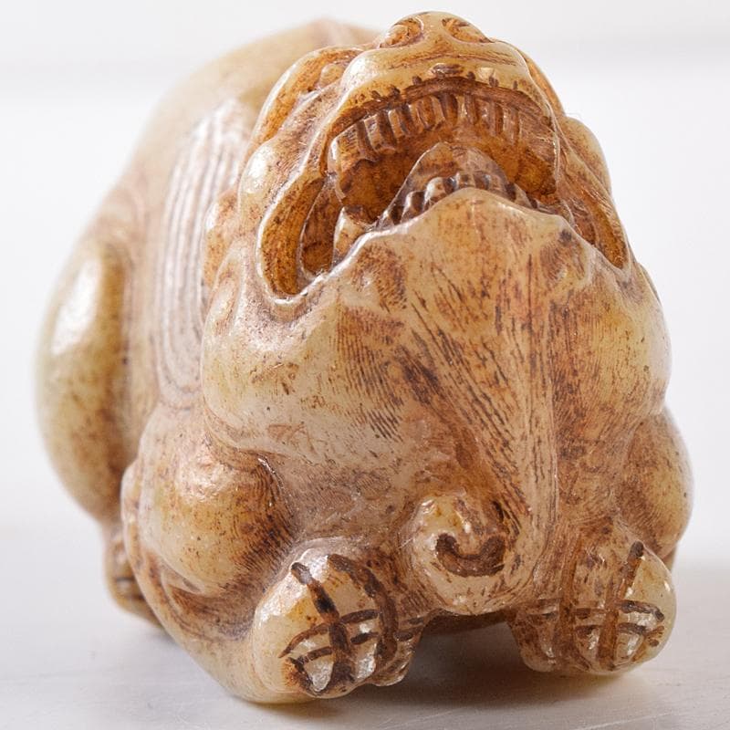 中国　玉石彫刻　獅子　神獣　根付　紙鎮　置物　C　7992E