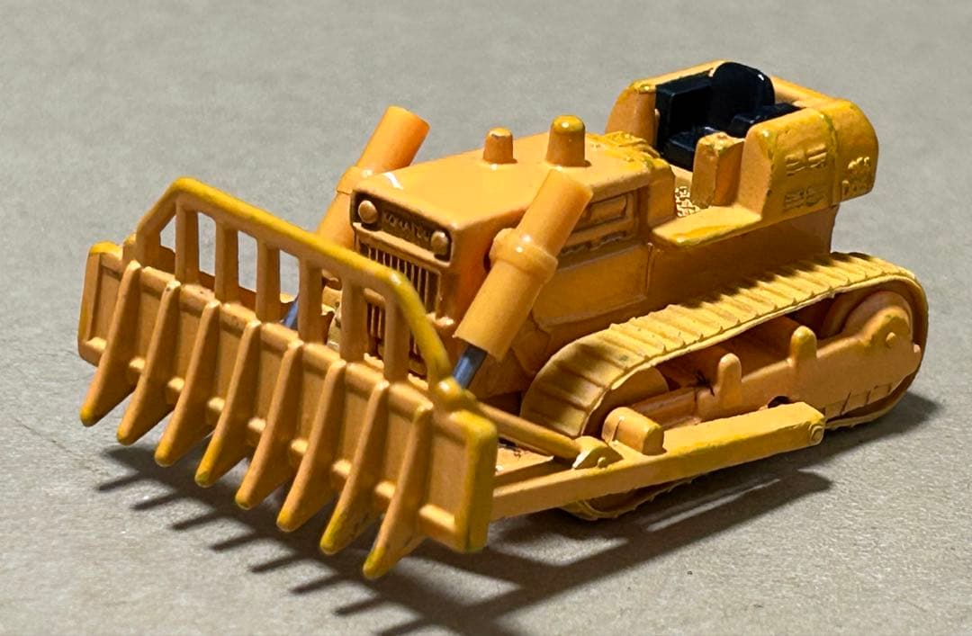トミカ 小松 D65A レーキドーザ