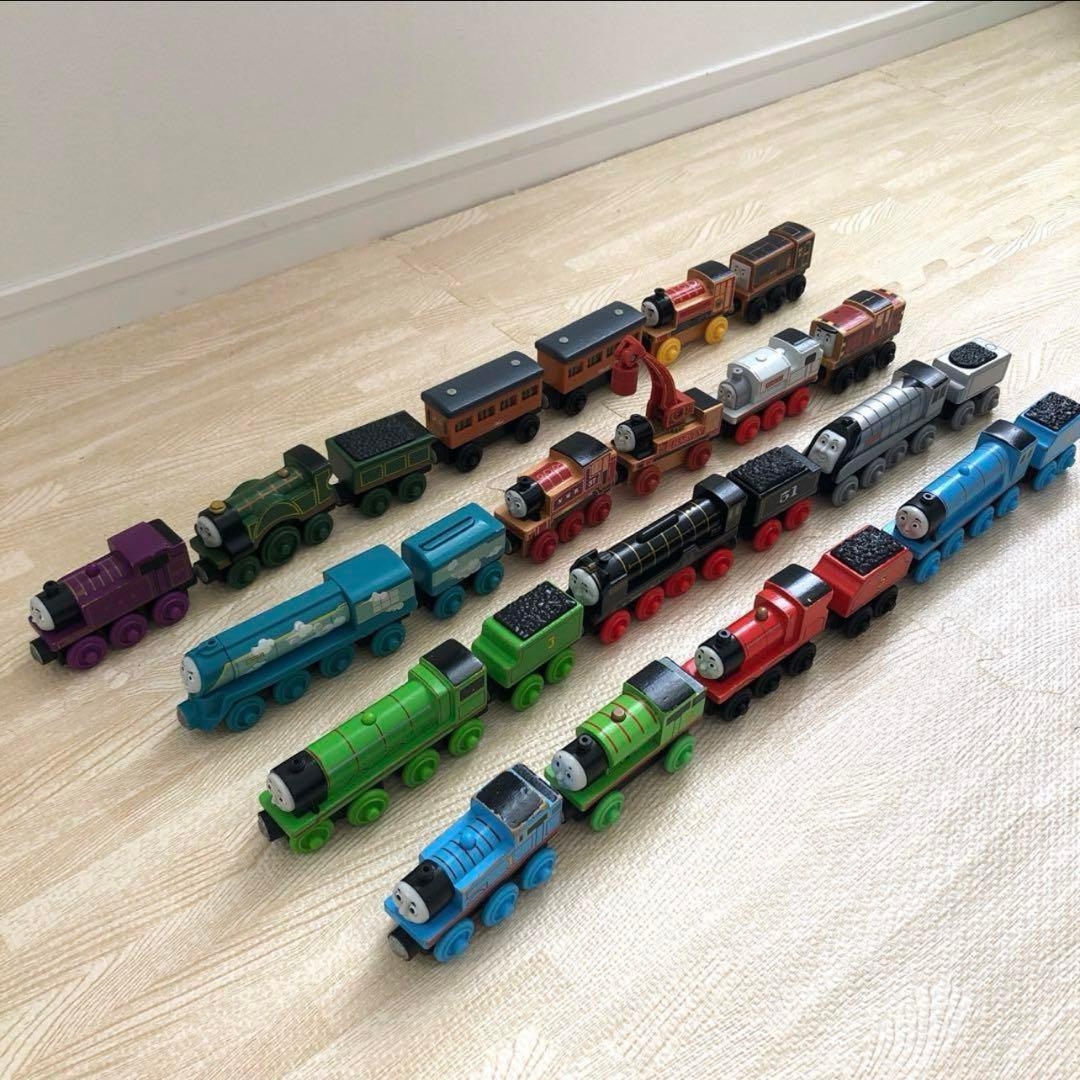 【期間限定値下げ】木製トーマスシリーズ☆仲間たち17体セット！