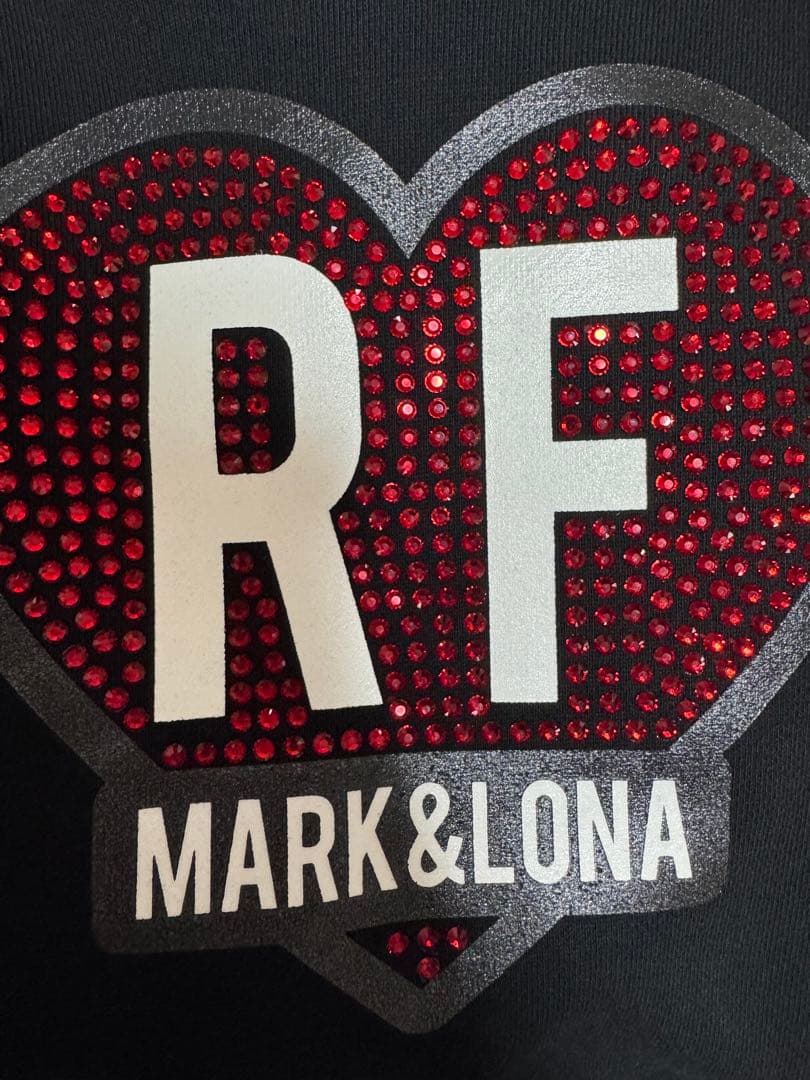 マークアンドロナ　リッチアンドフェイマス　パーカー2025限定予約完売品✨