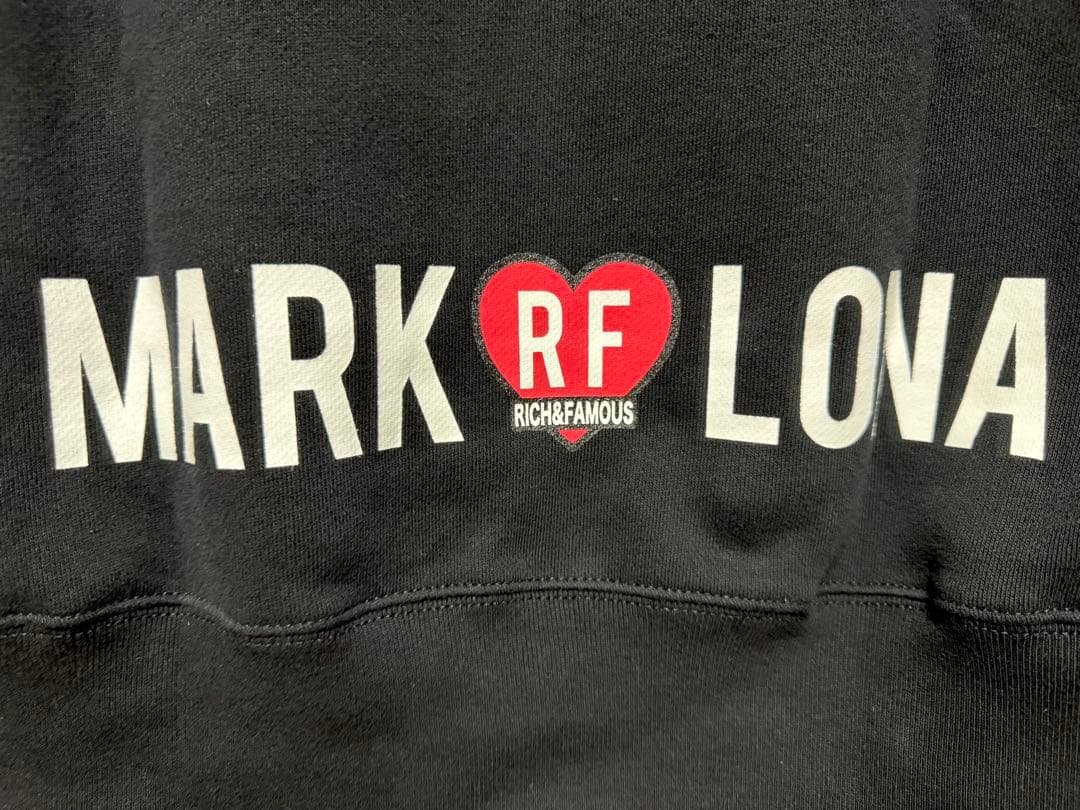 マークアンドロナ　リッチアンドフェイマス　パーカー2025限定予約完売品✨