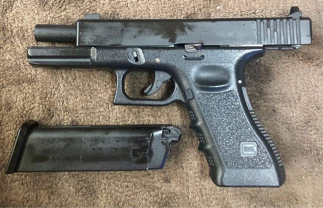 東京マルイ　ガスブローバックハンドガン　 グロック17 gen3 カスタム　中央