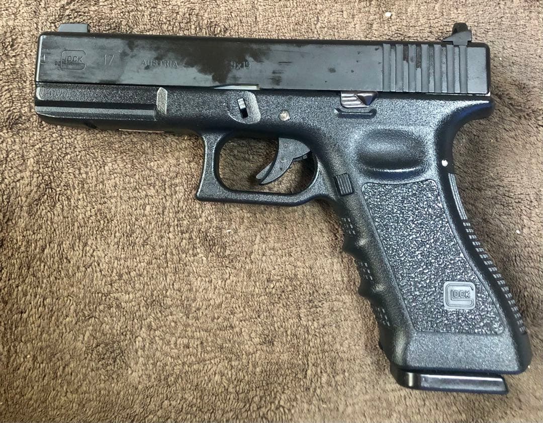 東京マルイ　ガスブローバックハンドガン　 グロック17 gen3 カスタム　中央