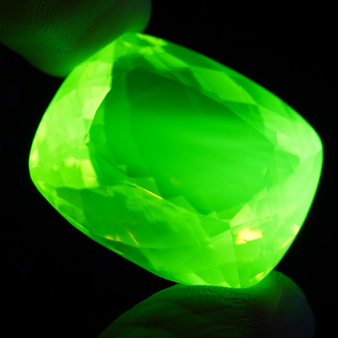 60.00ct 大粒 ウランガラス ルース チェコ製