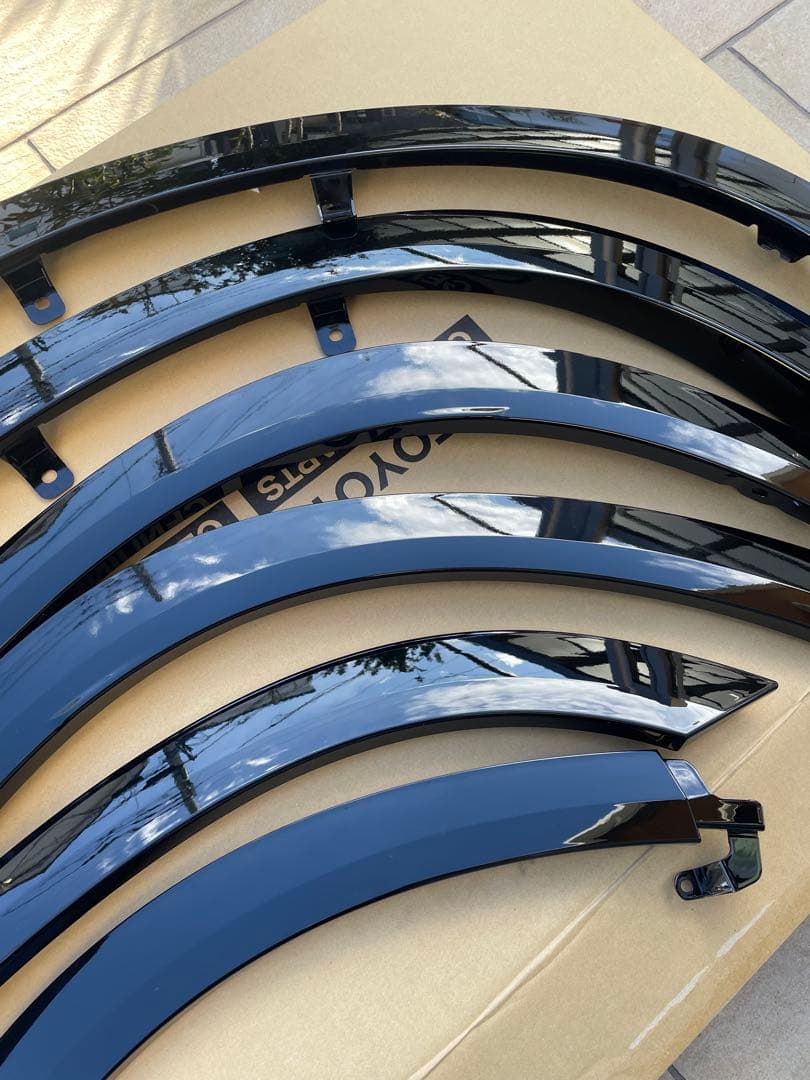 クラウンエステート　フェンダーアーチモール　 純正　黒