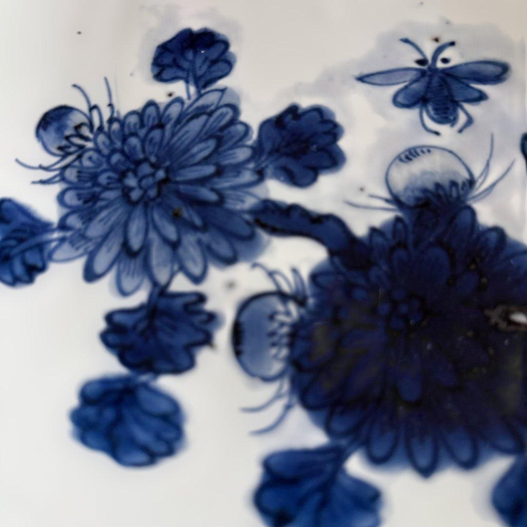 明時代古染め付け　 上手陰刻草花図約七寸皿