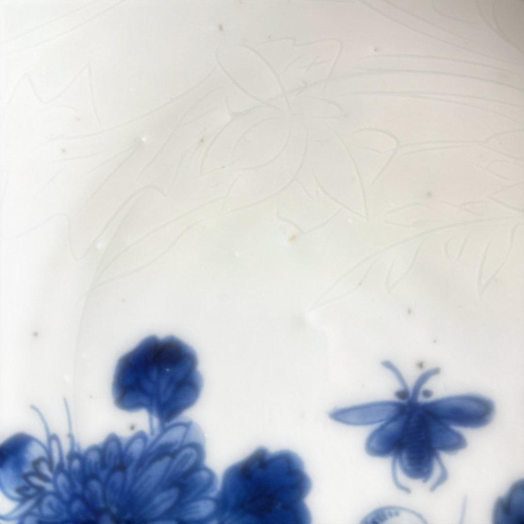 明時代古染め付け　 上手陰刻草花図約七寸皿