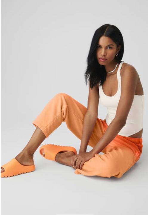 alo yoga スウェットパンツ