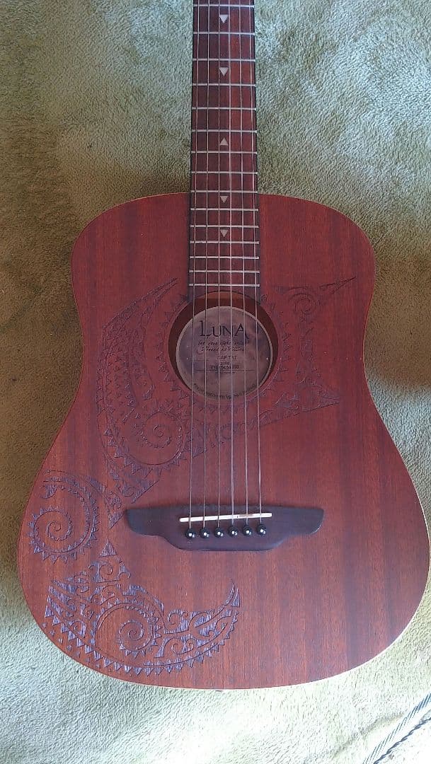 ギター Luna Safari Tattoo