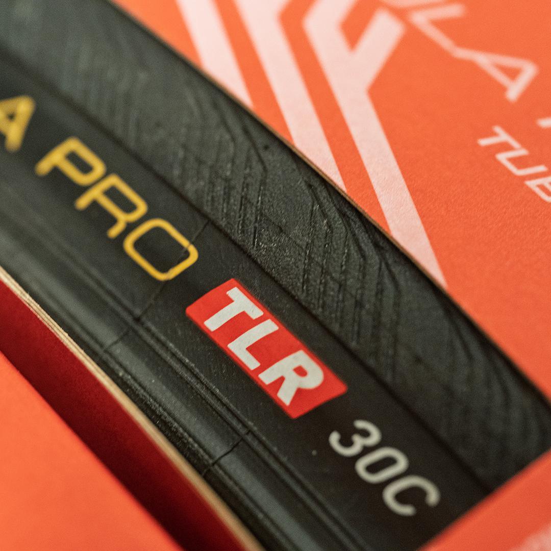 IRC FORMULA PRO TLR 30C 2本【走行5km未満】