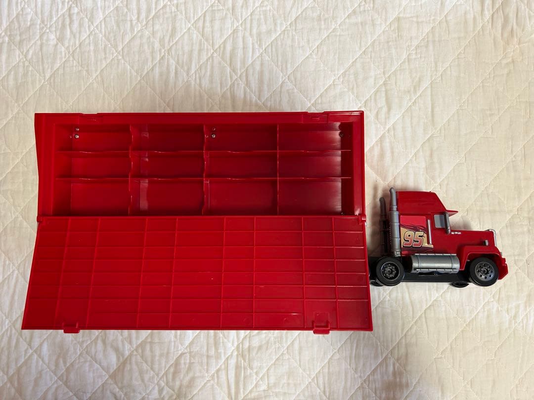 カーズ ミニカーセット（34台）＋収納ボックス ライトニング・マックイーン