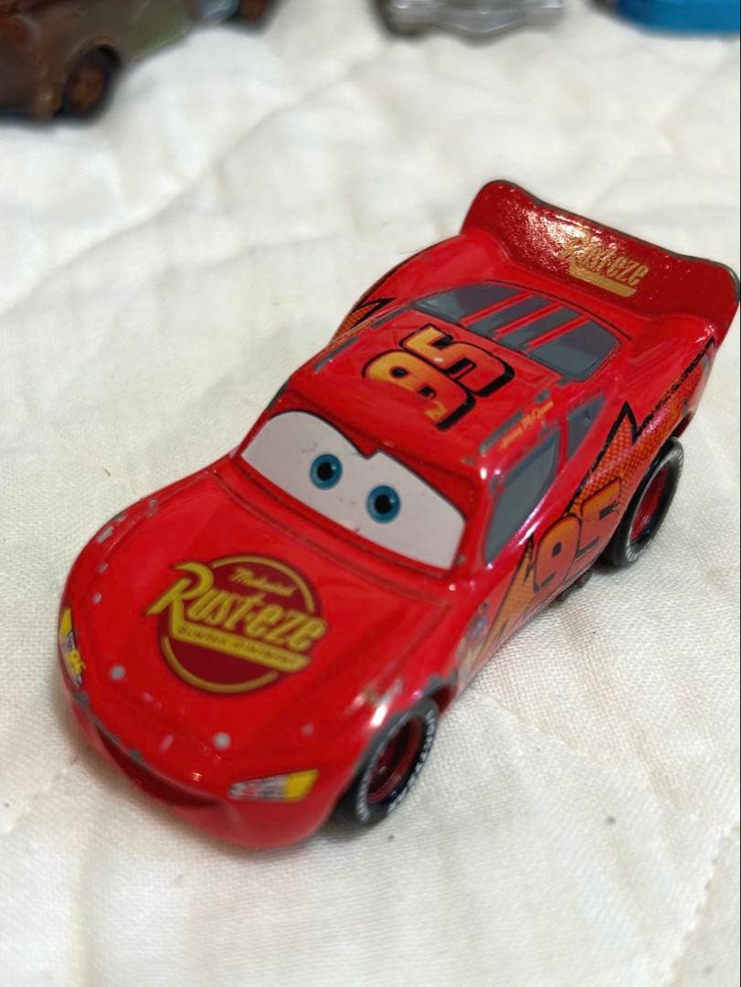 カーズ ミニカーセット（34台）＋収納ボックス ライトニング・マックイーン