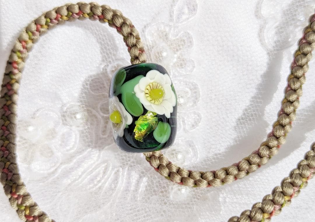 吉田正子トンボ玉（貳拾伍）　「江戸組み紐」ネックレス　ガラス玉に込めた日本画