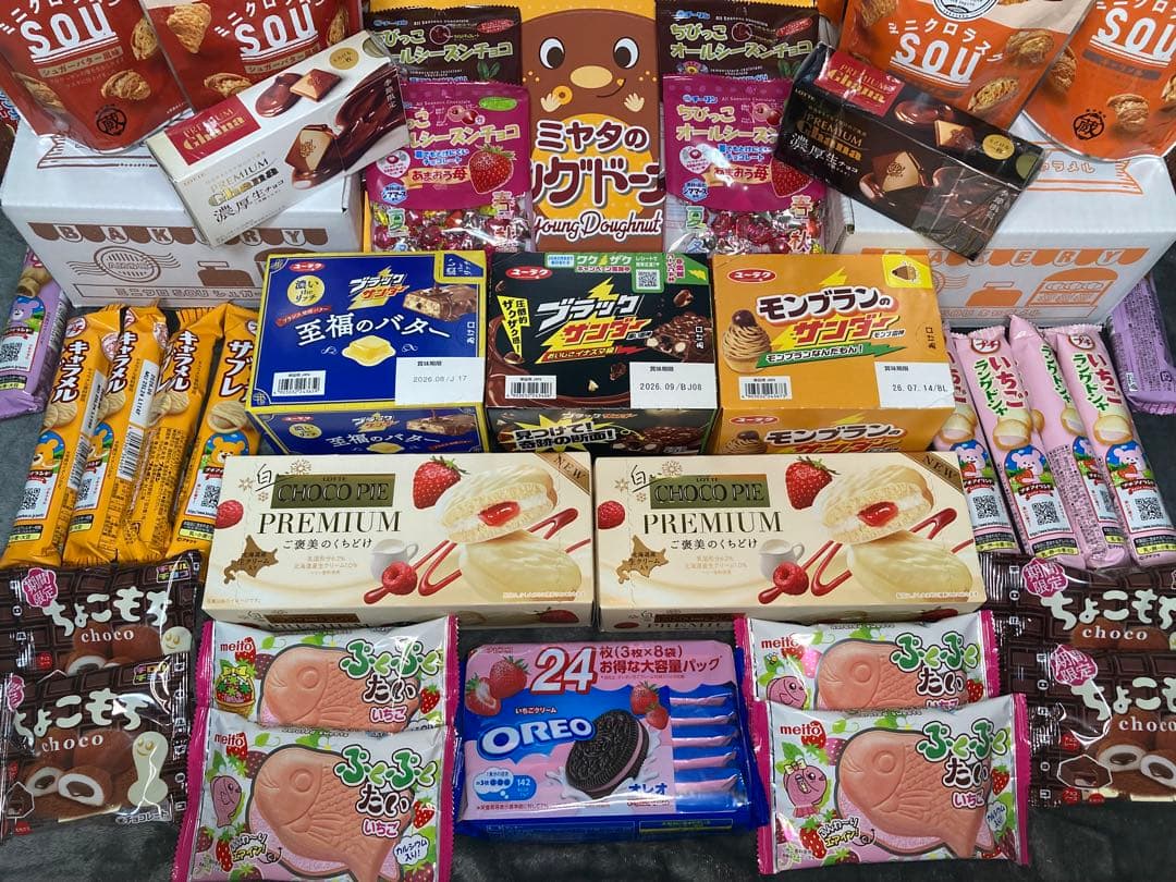 詰め合わせ　大量お菓子セット！プッカ、ブラックサンダー、紗々、ラスク、他一品限り