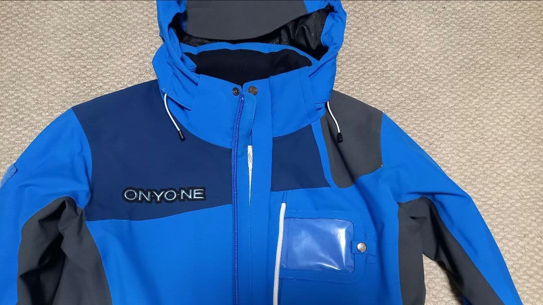 オンヨネデモ　ハイグレータースキーウェア　サイズ上SS　下S－3㎝