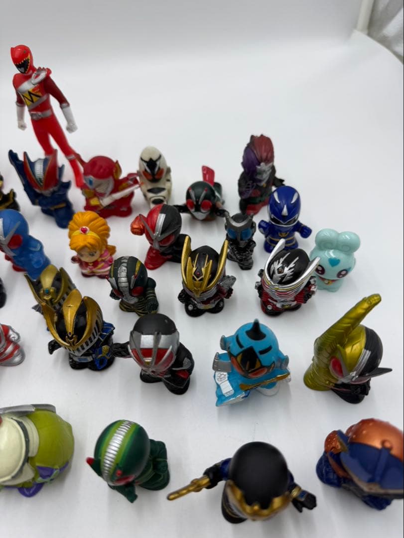 仮面ライダー　ウルトラマン　プリキュアなど　指人形　フィギュア　色々　大量