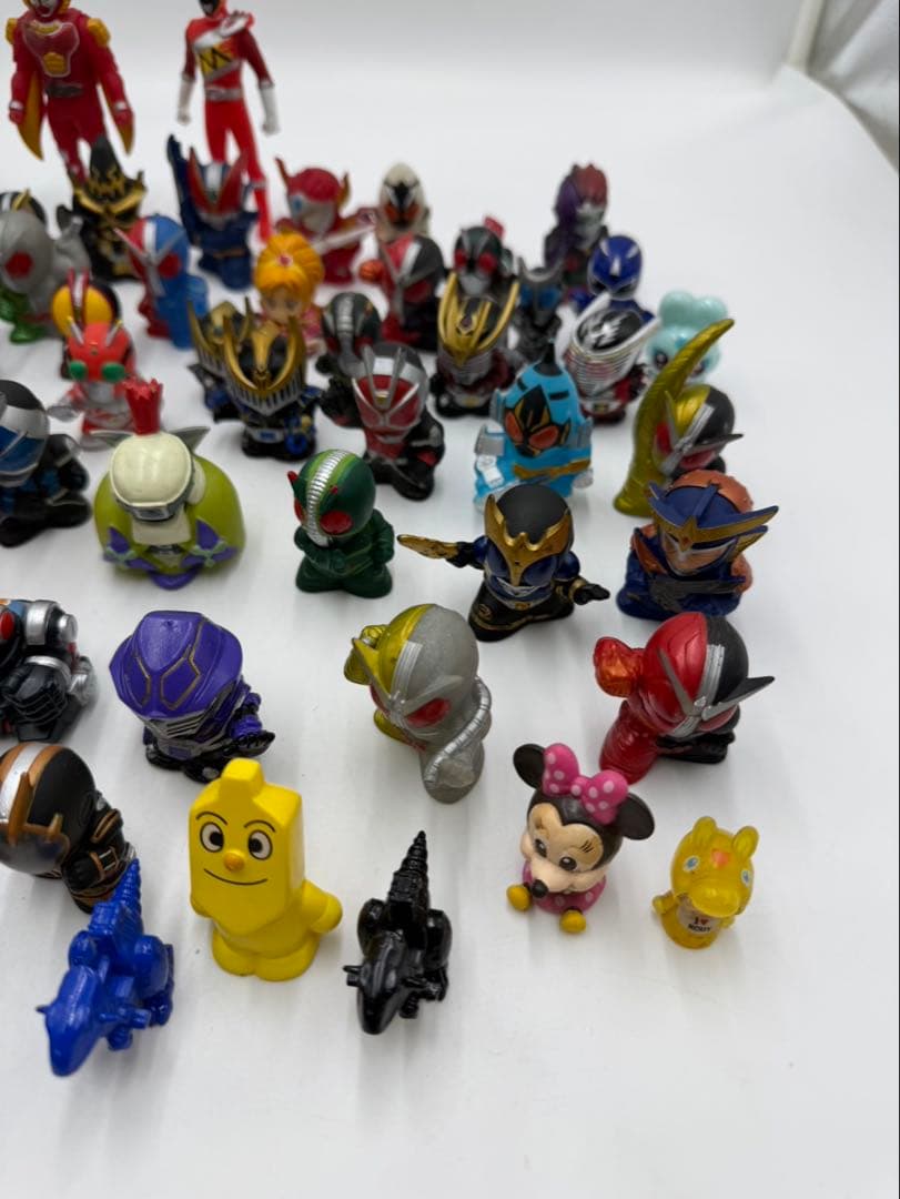 仮面ライダー　ウルトラマン　プリキュアなど　指人形　フィギュア　色々　大量