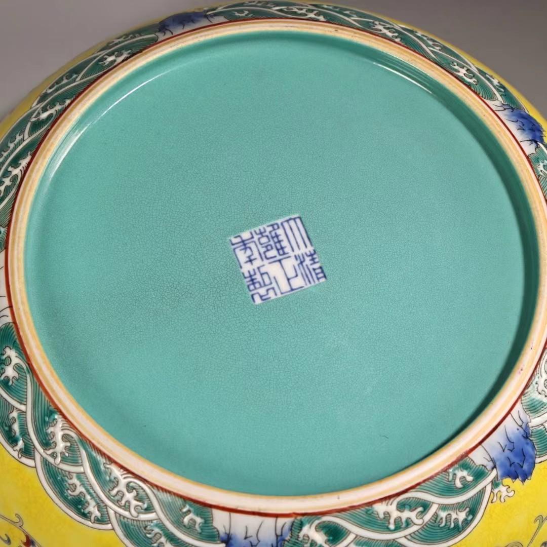 中国古美術・旧蔵珐琅彩粉彩陶磁器の皿・瑞獣中皿・置物・純手描き・文房具・木箱付き