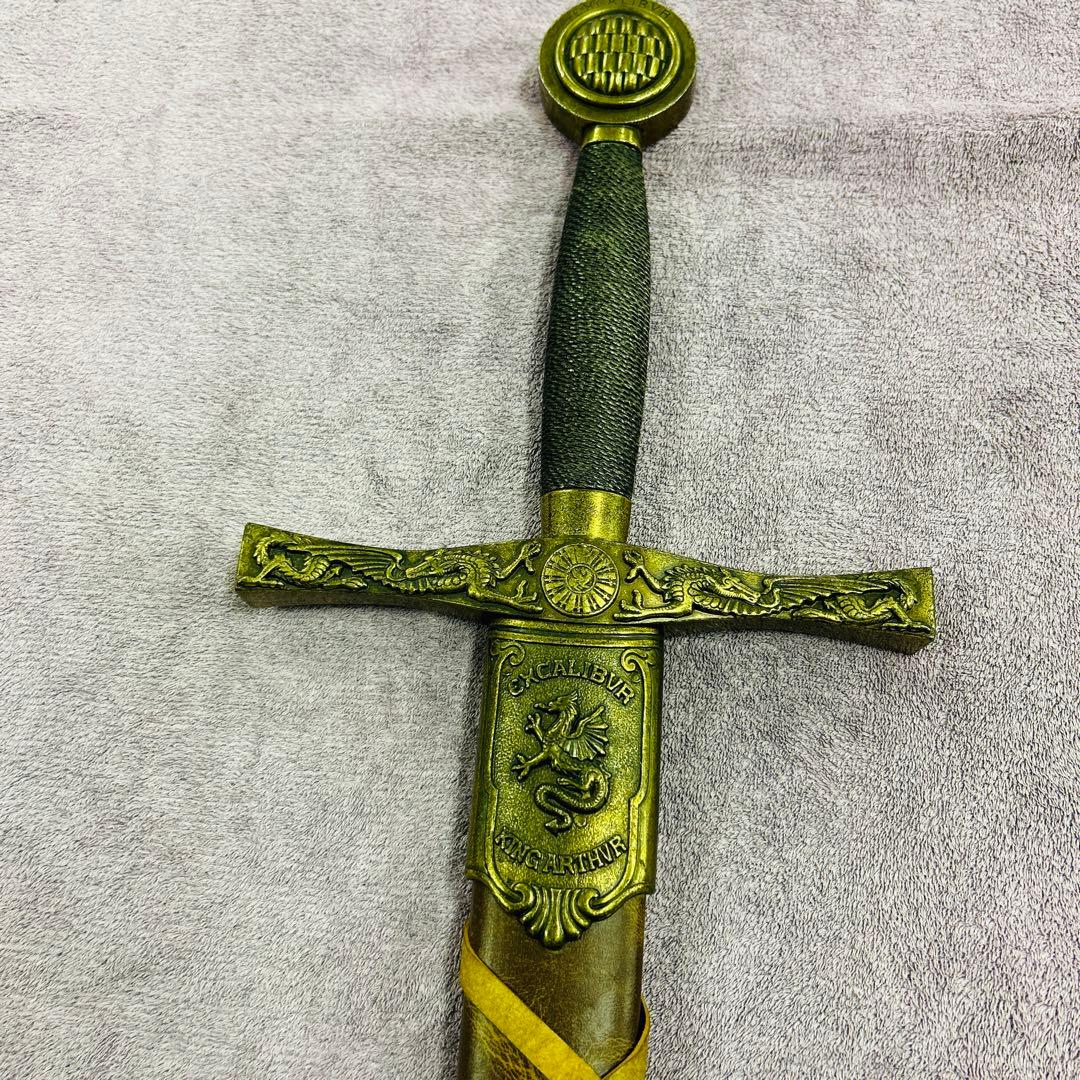 金属製の彫刻入り剣 約120cm