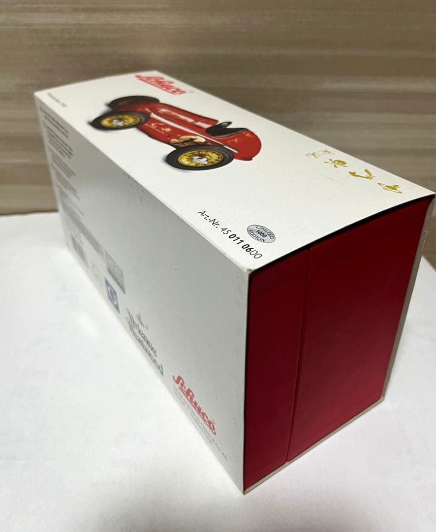 Vivienne Westwood コラボ　Schuco ミニカー　レッド