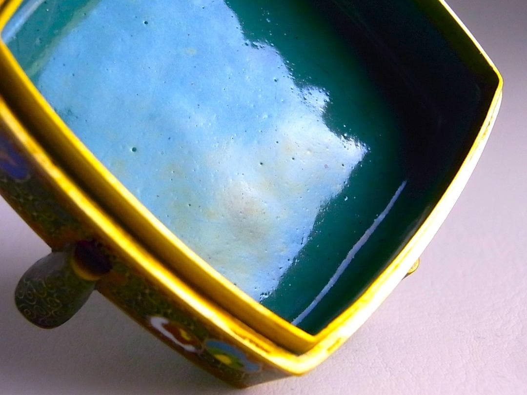 【 E456 】 美しき超名品　明治期尾張七宝上手作　黄銅線鳳凰文脚付き小物入れ