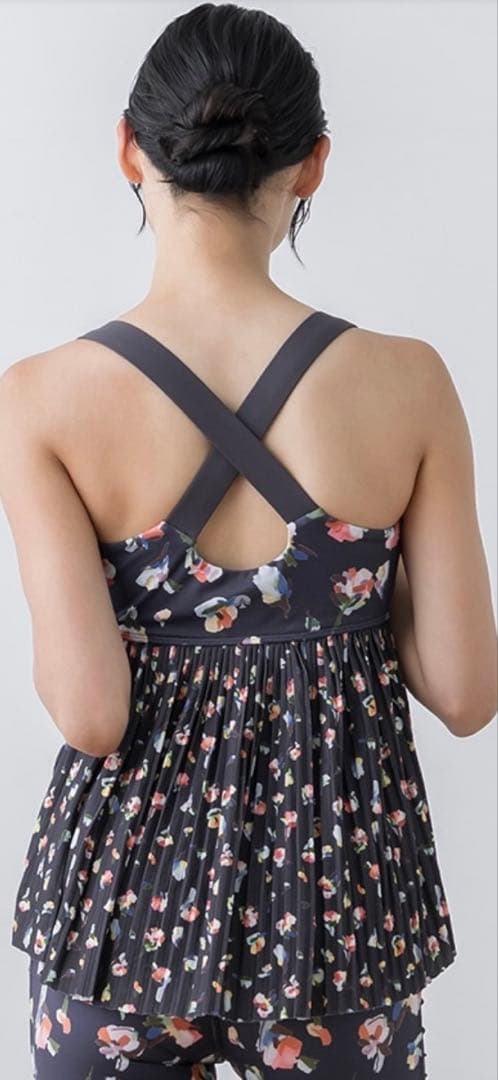 お値下げ⭐︎新品　SUKLA ローズプリントプリーツタンクトップ　LL