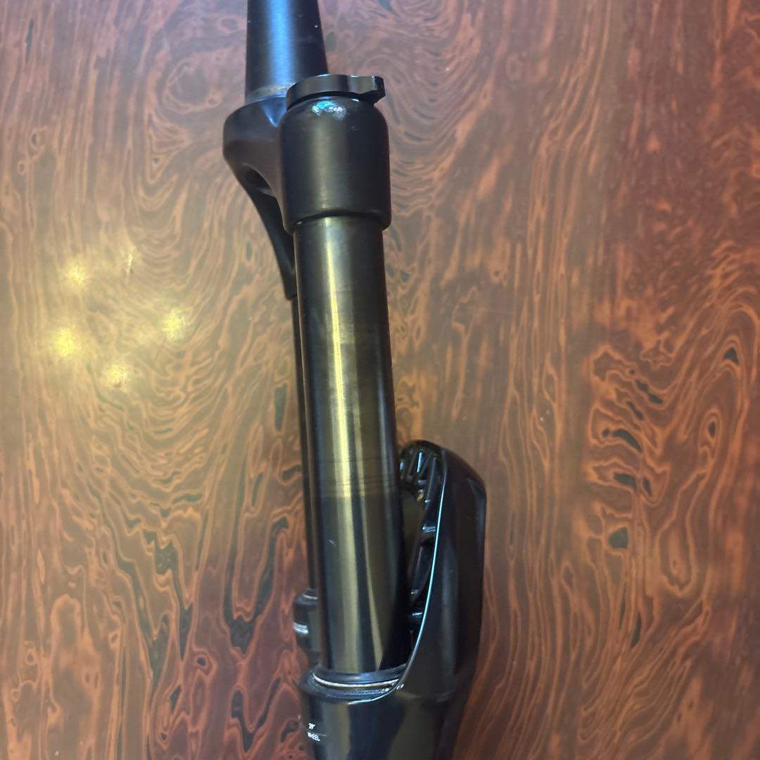 サスペンションフォーク ロックショックスリーコンブラック 29