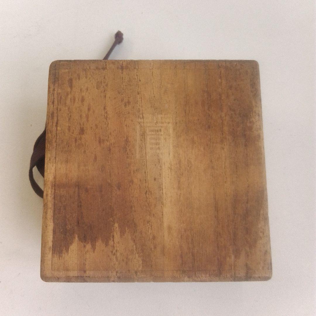 葉と花の模様が美しい銀製の小皿 木製の箱付き