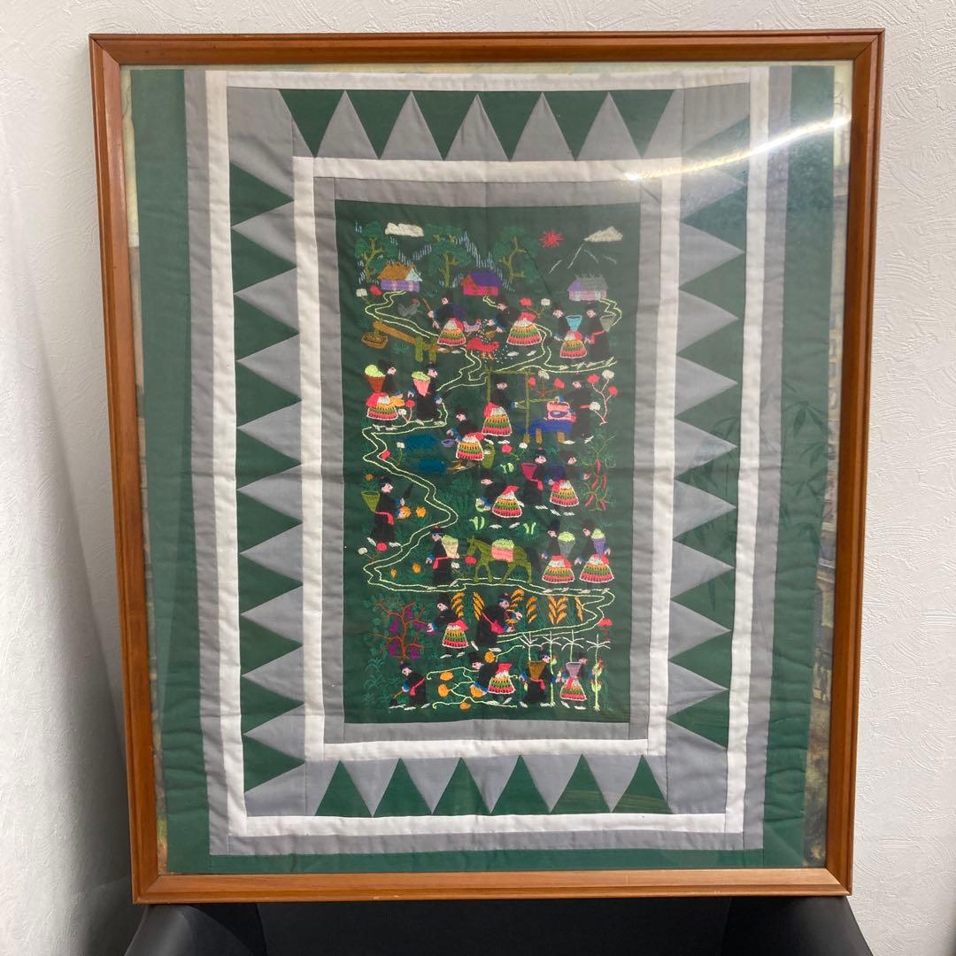 ラオス モン族 手刺繍 村の風景 アート作品