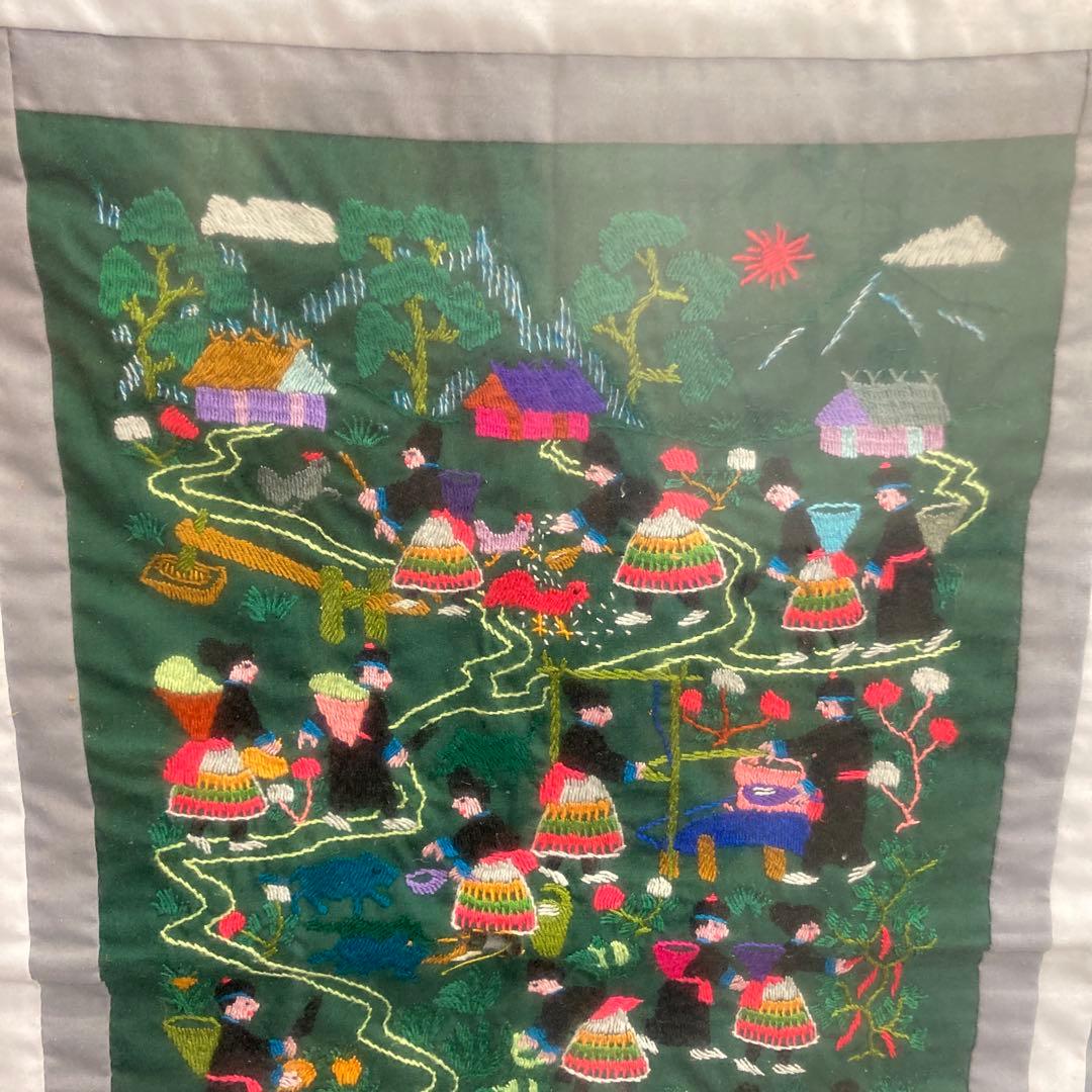 ラオス モン族 手刺繍 村の風景 アート作品