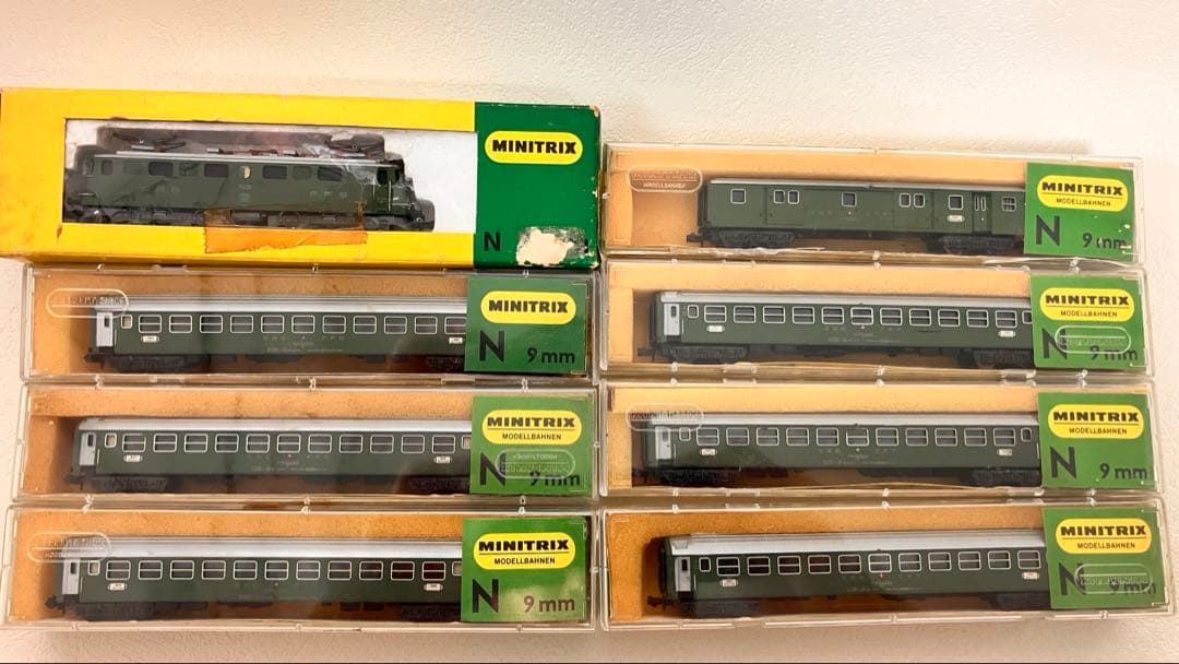 Minitrix スイスの客車　８両セット