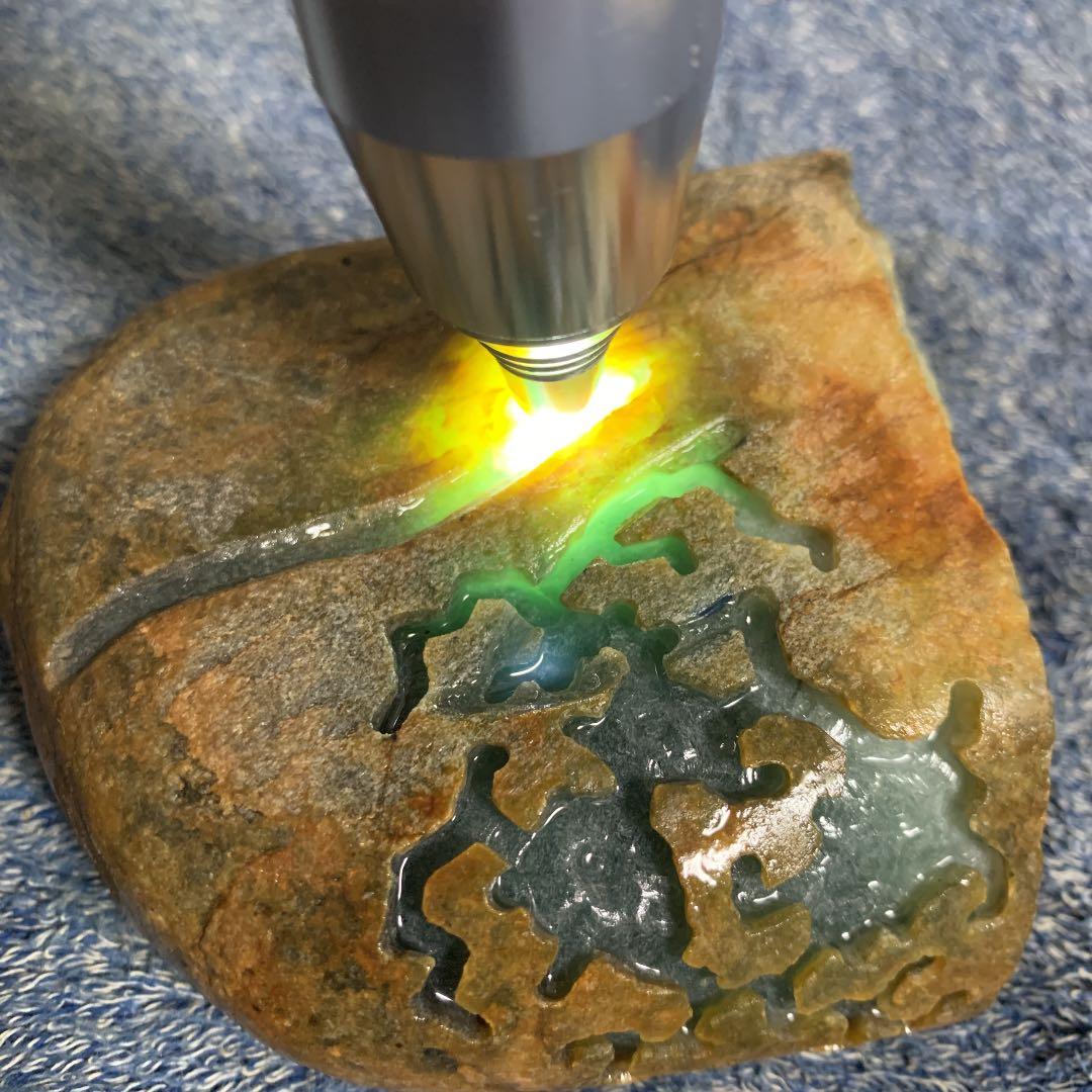 無処理無染色A貨天然石本翡翠　保証付　 ミャンマー　本翡翠　ヒスイ　原石　希少色