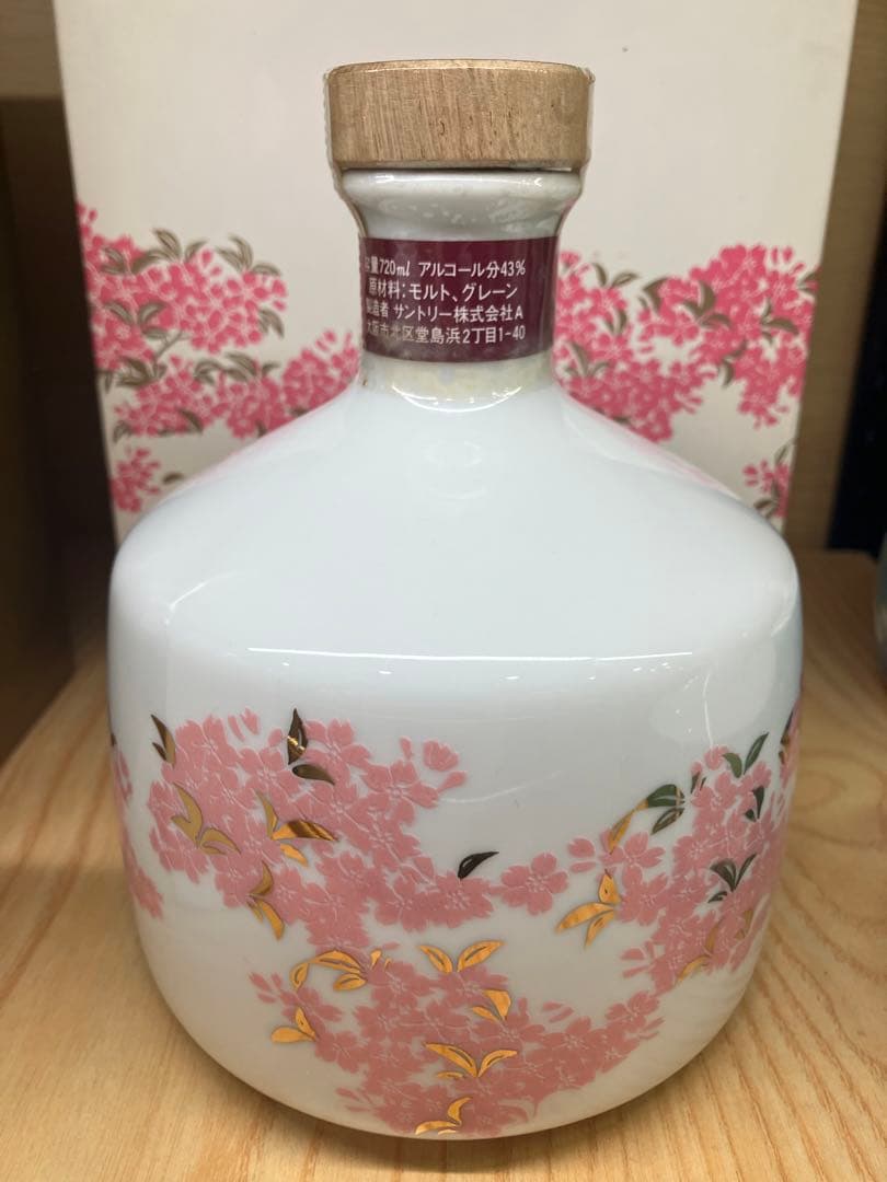 希少品　さくら銀行サントリー　ローヤル　ウイスキー720ml陶器　未開栓　箱付き