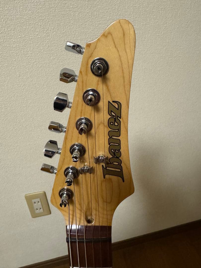 アイバニーズ　IBANEZ AZES40 エレキギター