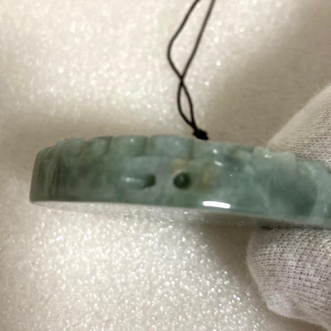 ヒスイ　根付　ペンダントトップ