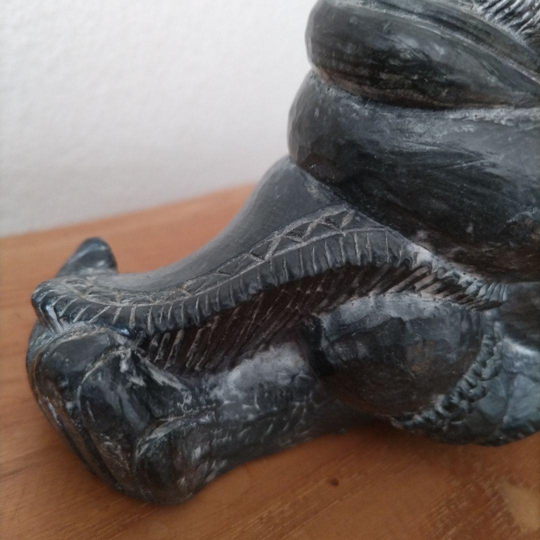 イヌイット　ソープストーン彫刻　A WOLF ORIGINAL