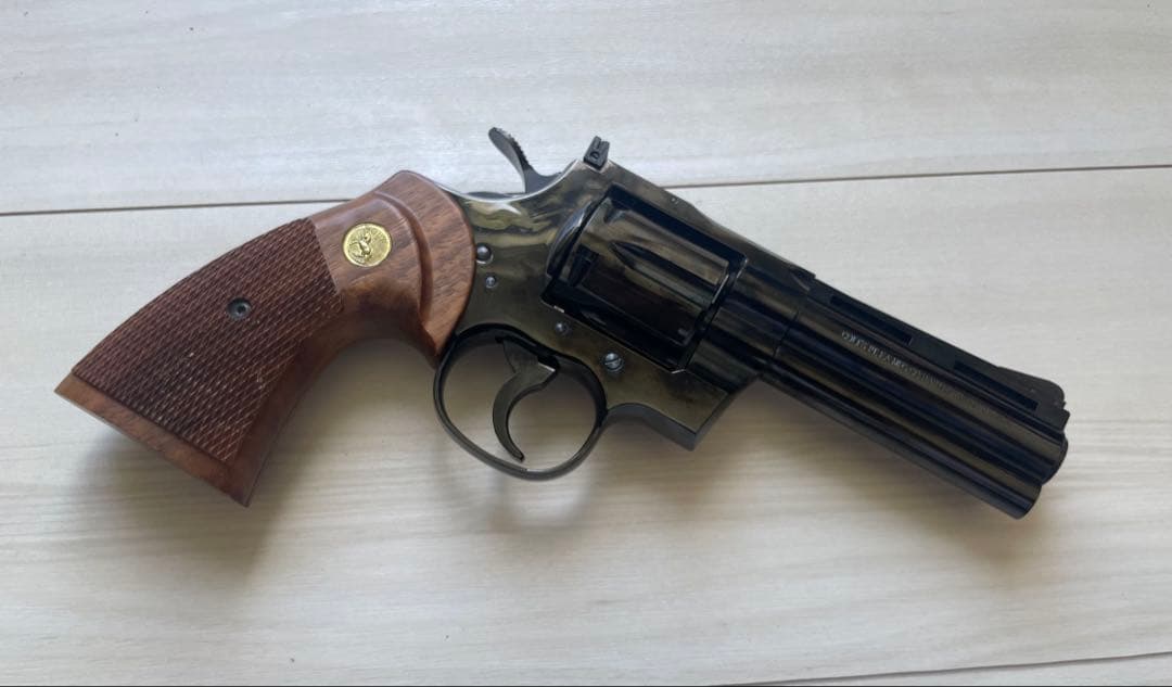 タナカコルトパイソン4インチスチールフィニッシュモデルガン