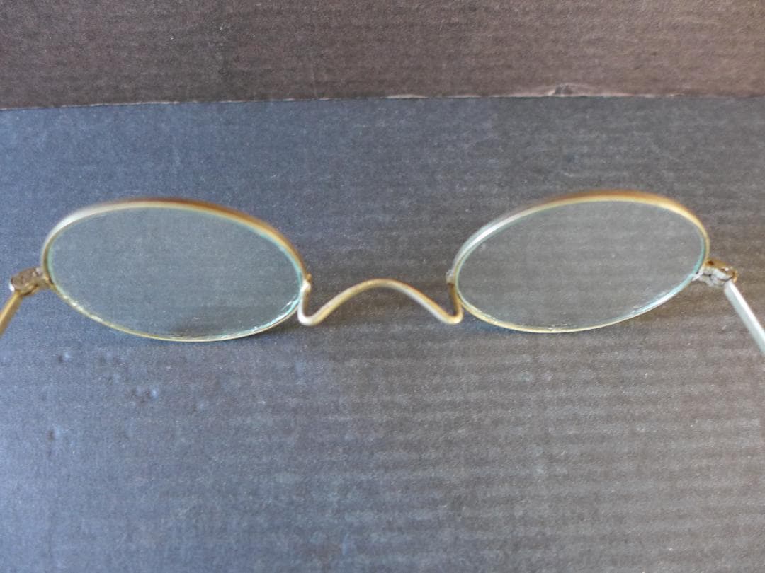 時代物　アンティークメガネ　金属フレーム　楕円形状眼鏡　軍人メガネ？　レトロ