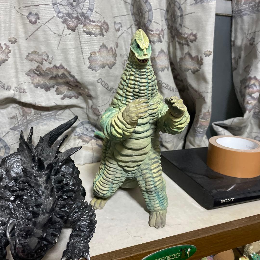 怪獣フィギュア 3体セットウルトラマン怪獣無法地帯