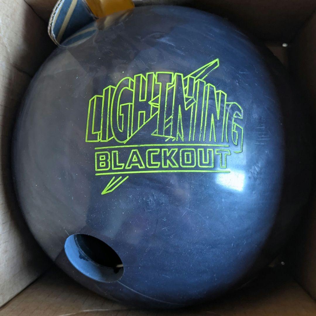 LIGHTNING BLACKOUT 15P ボウリングボール