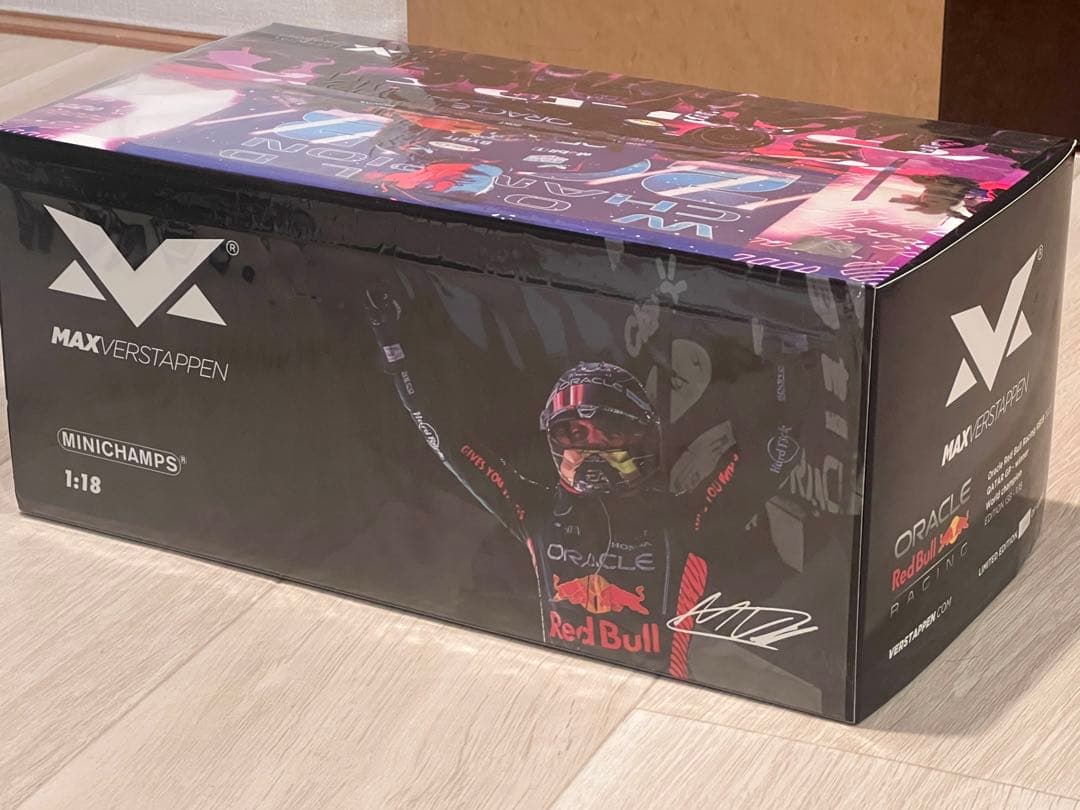 フェルスタッペン別注 ミニチャンプス 1/18 レッドブル RB19