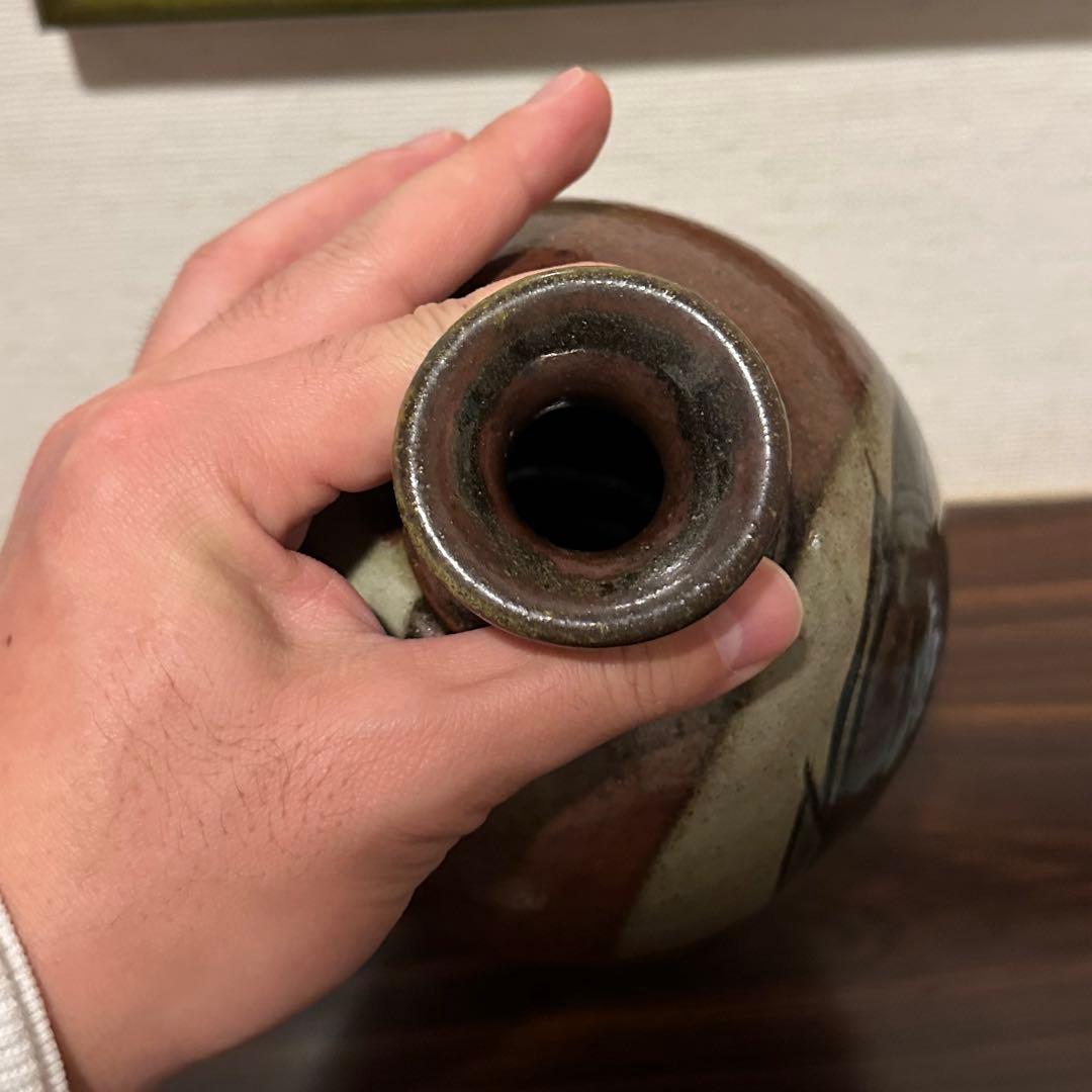 宮城須美子作　線彫魚紋　壺