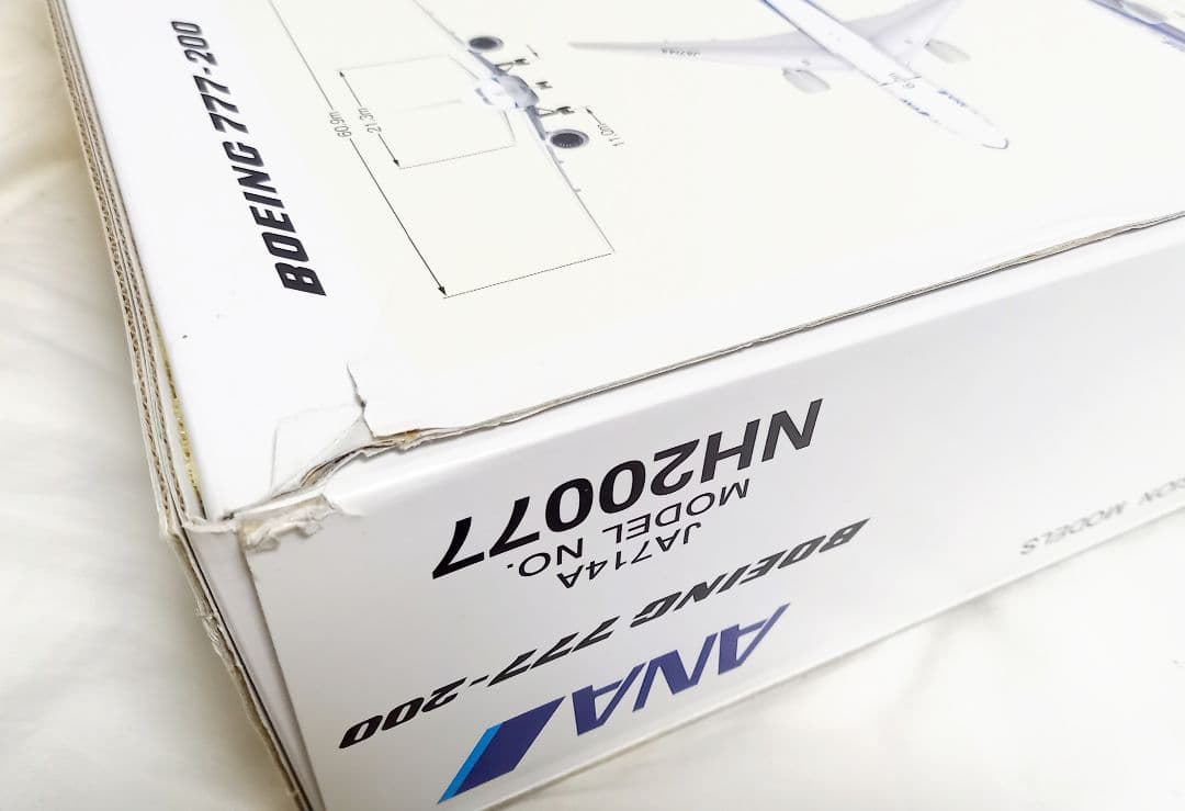 全日空商事 1/200 NH20077 ANA B777-200 JA714A